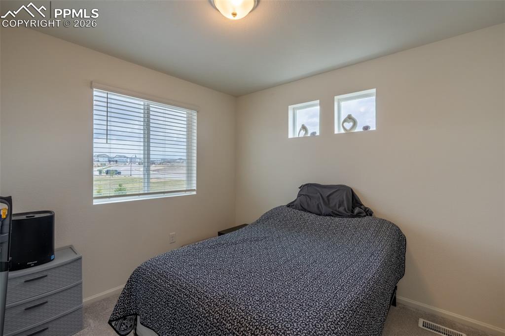 Image 18 of 31: Bedroom
