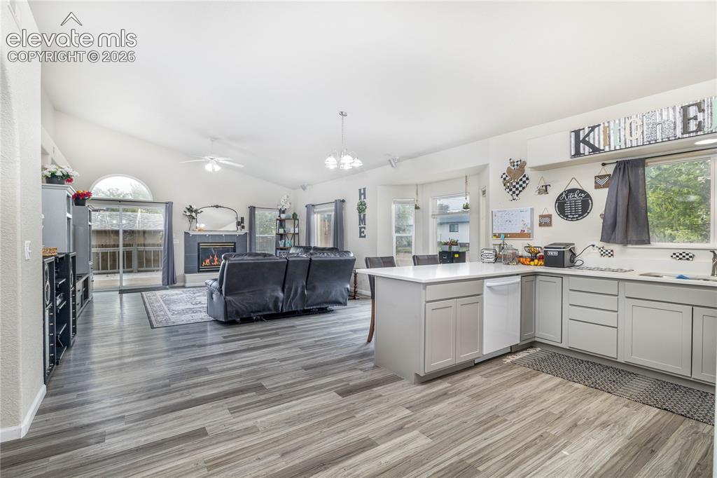 Image 11 of 36: Kitchen