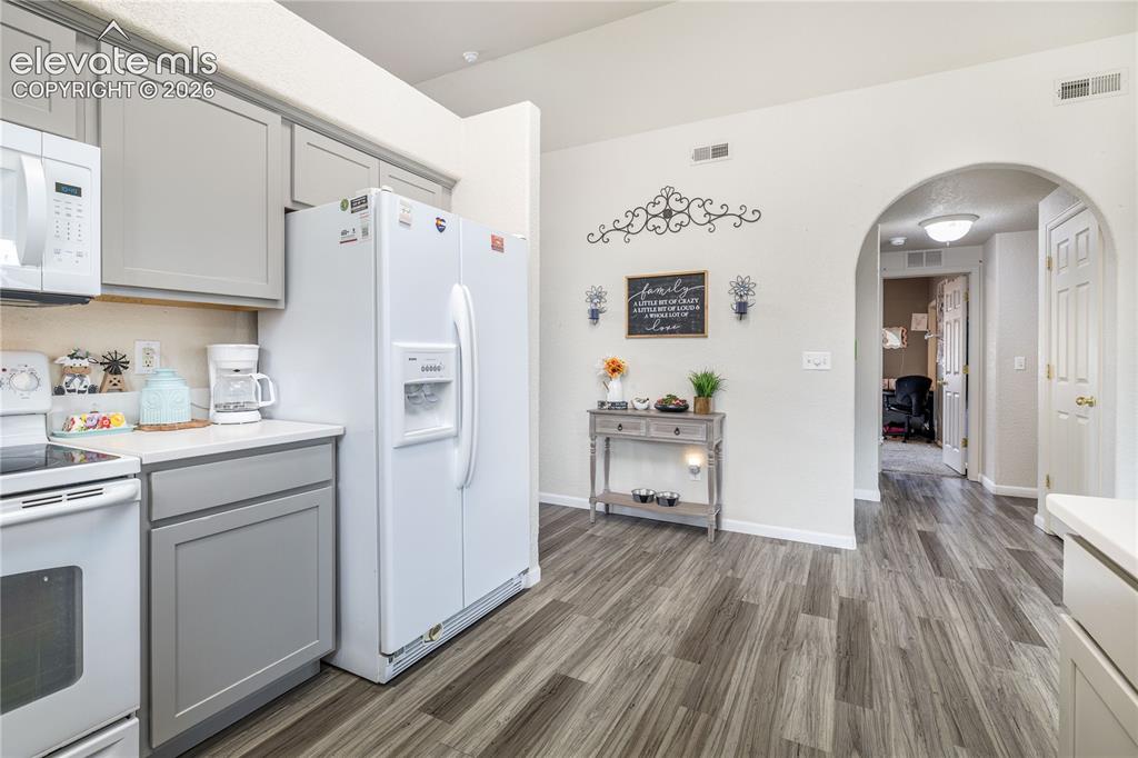 Image 12 of 36: Kitchen