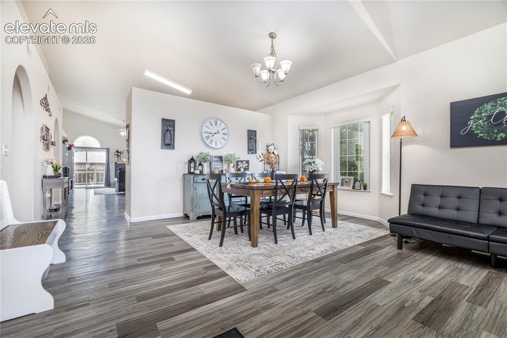 Image 13 of 36: Dining Area