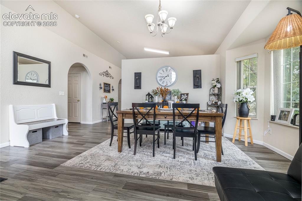 Image 14 of 36: Dining Area