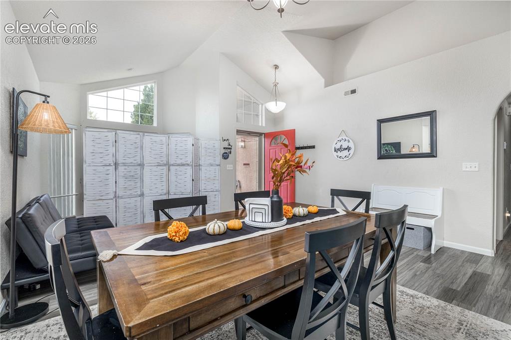 Image 16 of 36: Dining Area