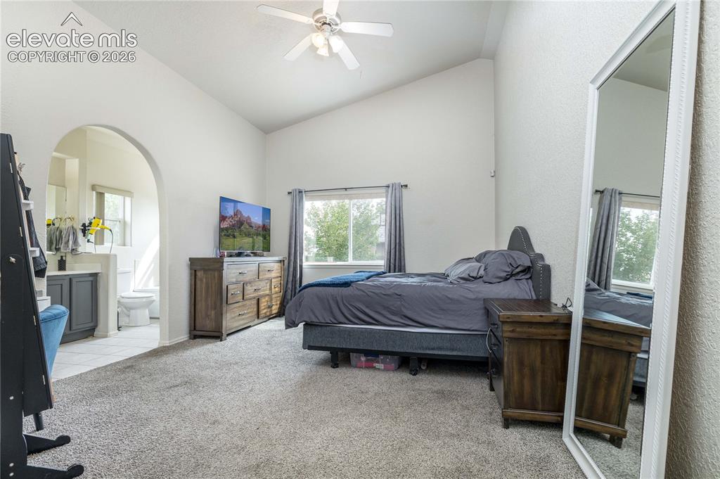 Image 17 of 36: Bedroom
