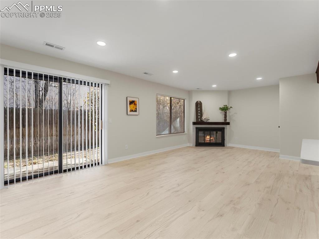 Image 4 of 36: Recessed lighting