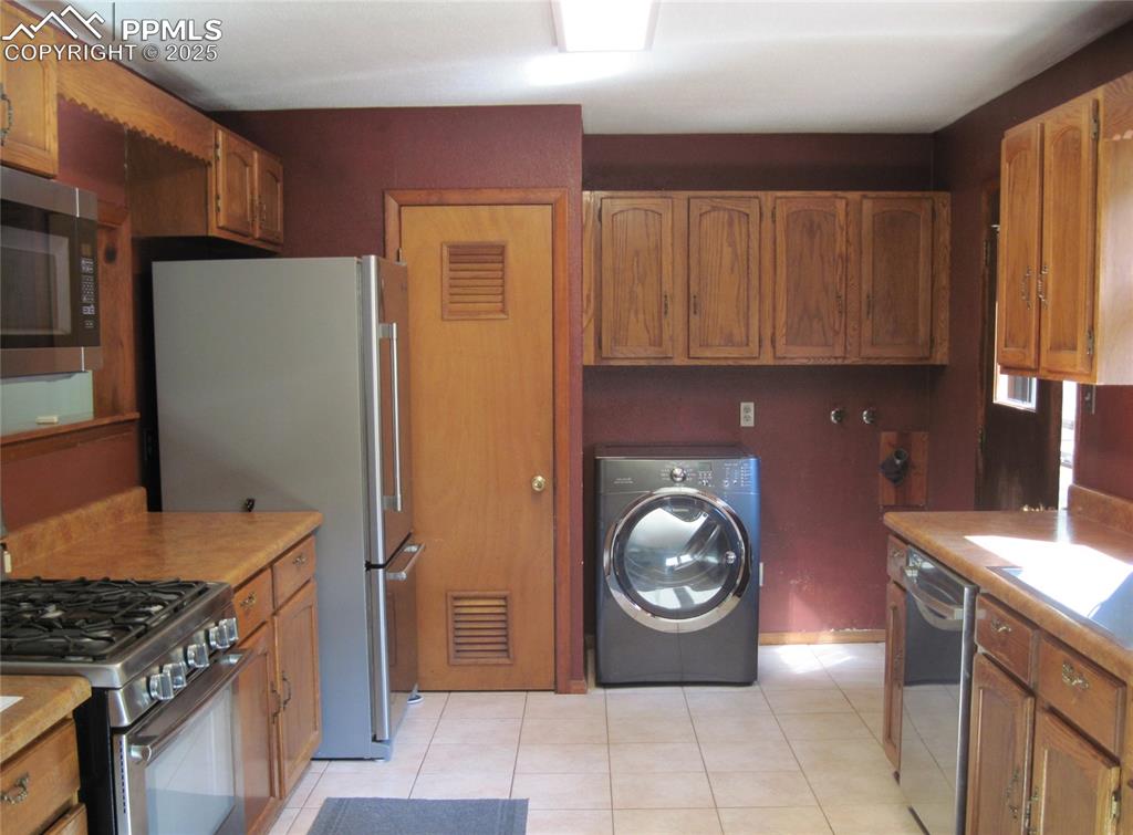 Image 14 of 36: Kitchen