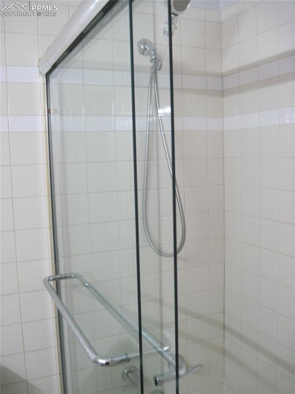 Image 24 of 36: Bathroom