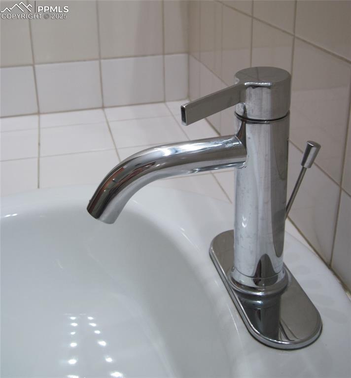 Image 26 of 36: Bathroom