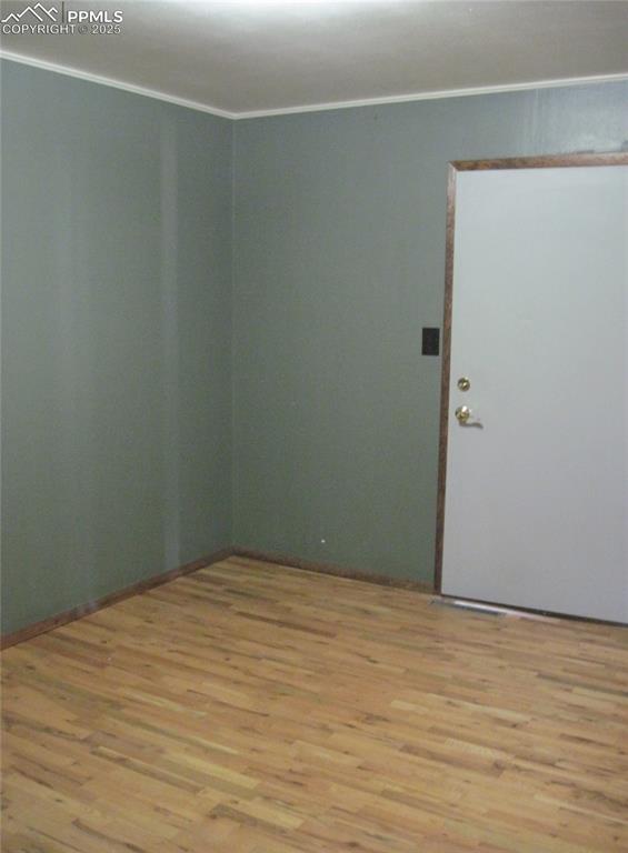 Image 27 of 36: Bedroom