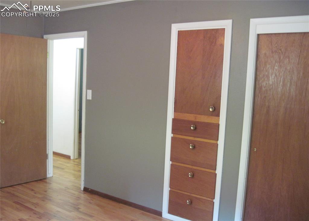 Image 31 of 36: Bedroom