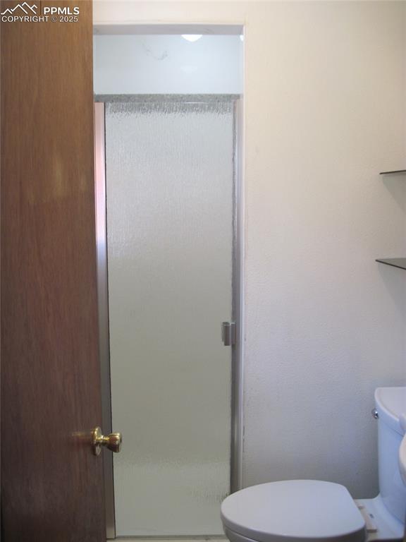 Image 32 of 36: Bathroom