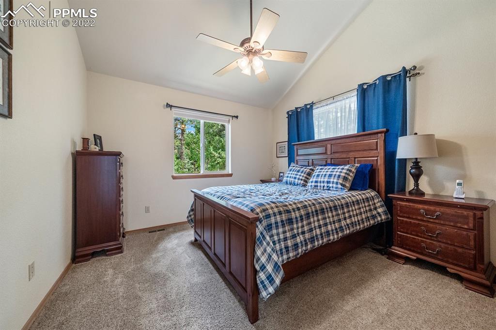 Listing 3935810, Image 10 of 33