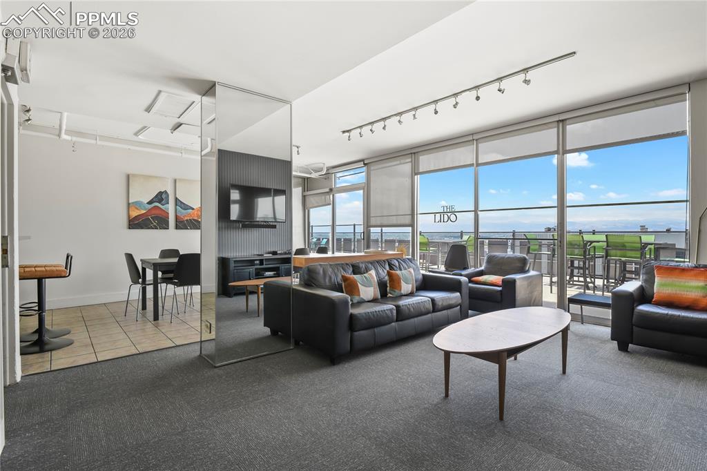 Image 28 of 30: more seating in the clubhouse on the 15th level