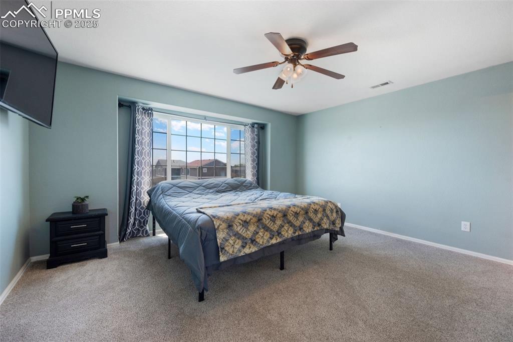 Image 14 of 26: Bedroom
