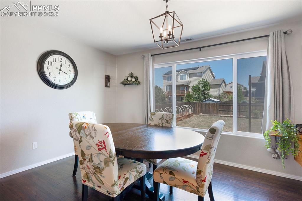 Image 6 of 26: Dining Area