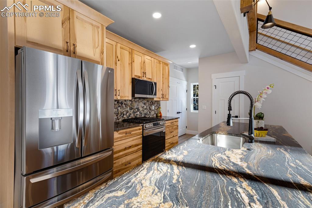 Image 10 of 47: Kitchen