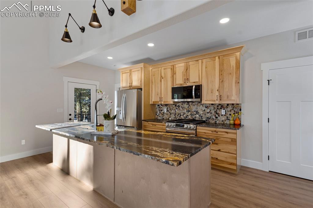 Image 11 of 47: Kitchen