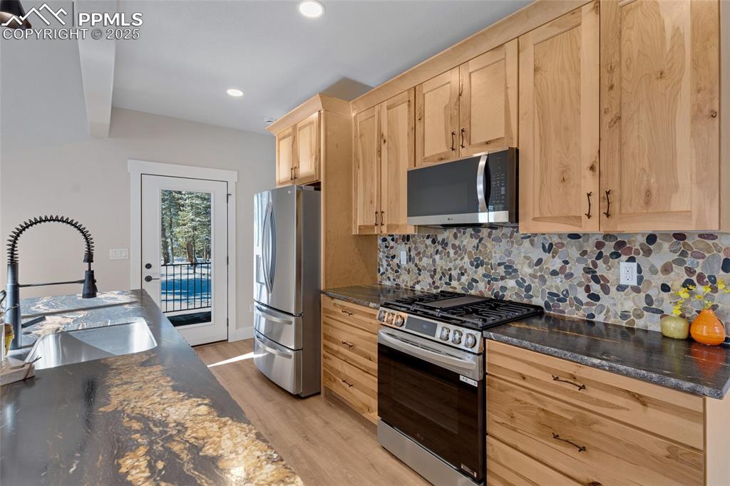 Image 13 of 47: Kitchen