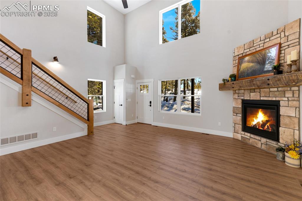 Image 7 of 47: Great Room