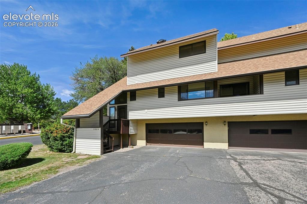 Image 2 of 24: 3 Bedroom, 3 bathrooms and attached 2 Car Garage
