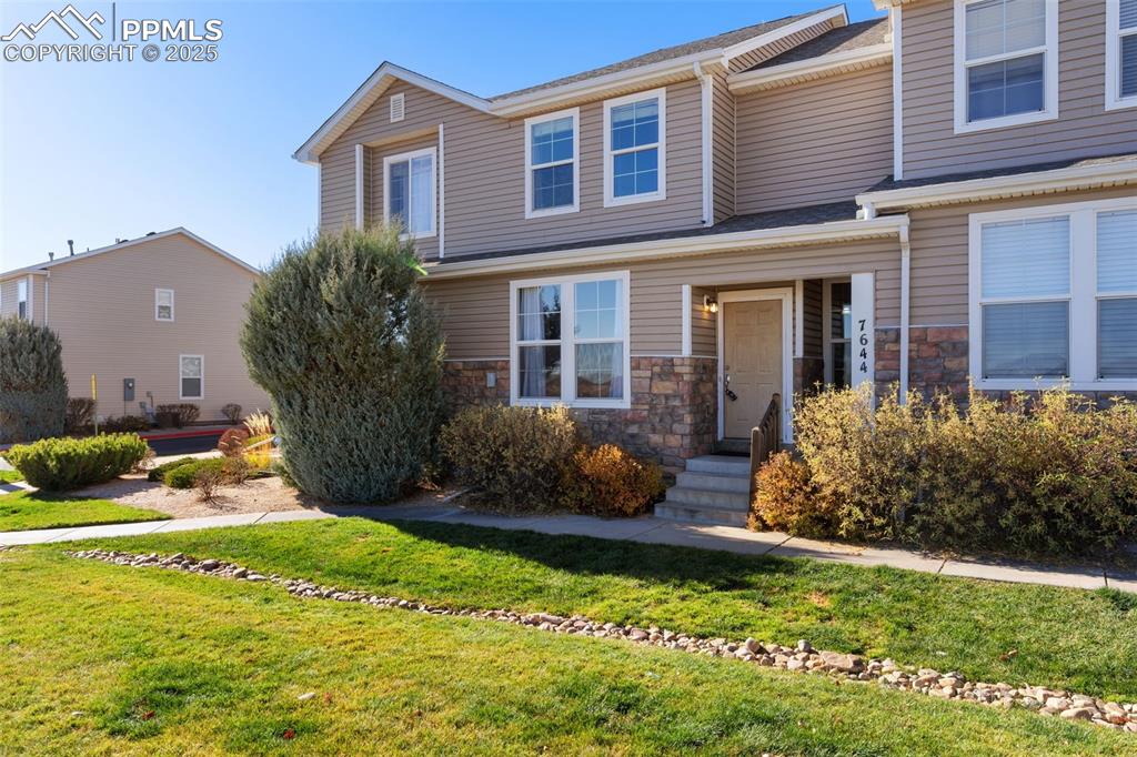 Image 3 of 27: Front of Structure