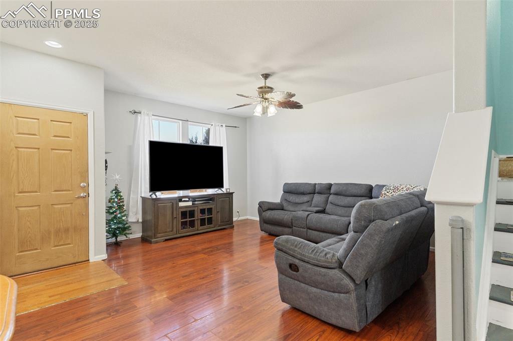 Image 6 of 27: Living Room