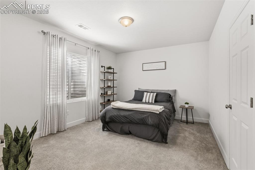 Image 26 of 30: Bedroom