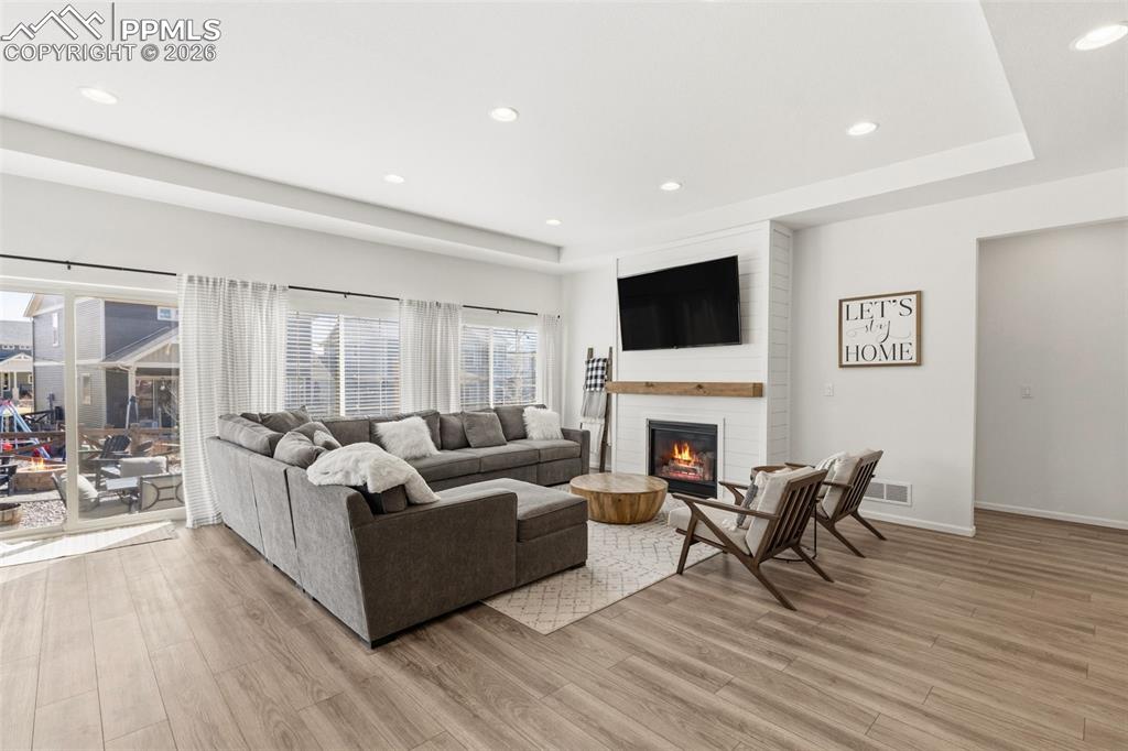 Image 7 of 30: Living Room