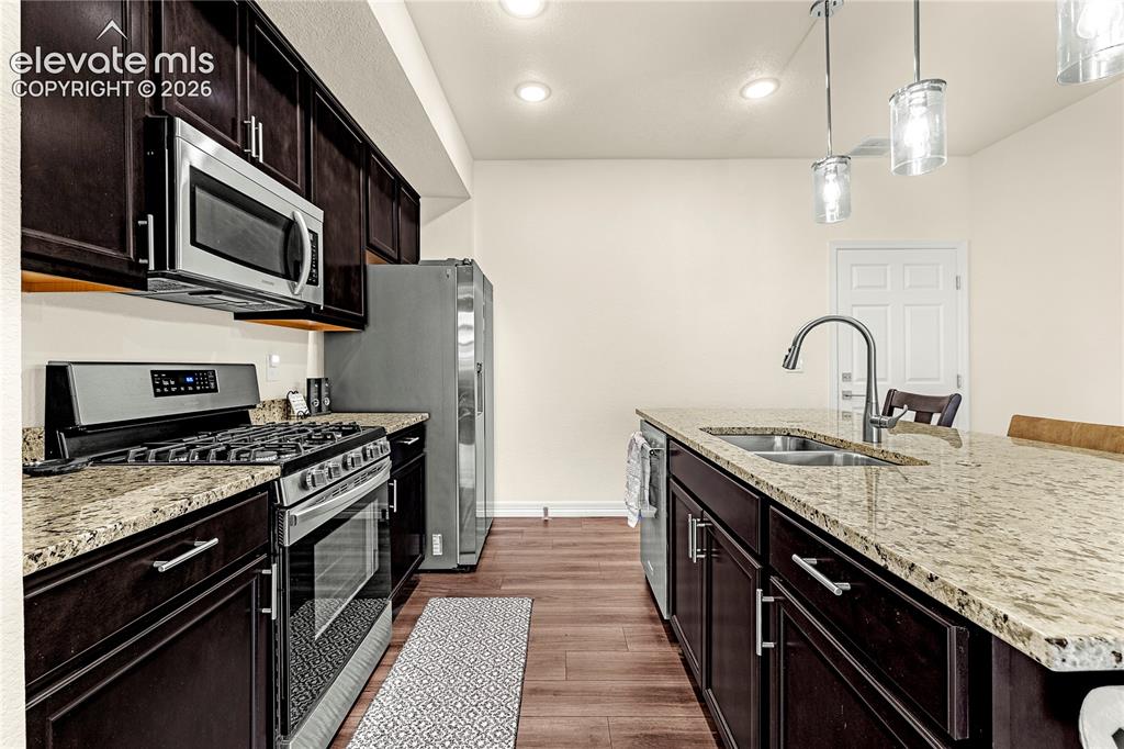 Image 10 of 24: Kitchen