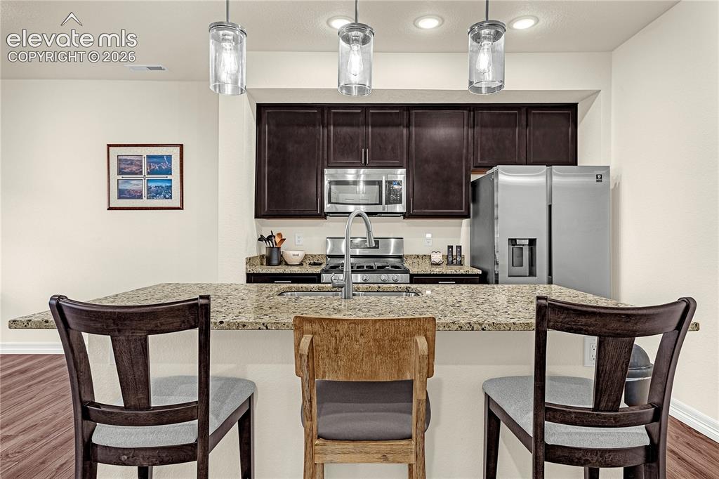 Image 11 of 24: Kitchen