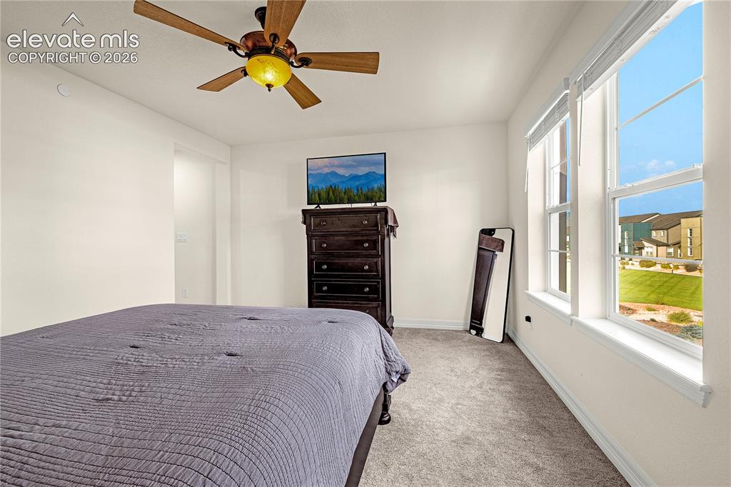 Image 14 of 24: Bedroom