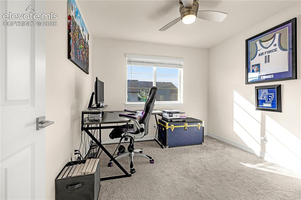 Image 16 of 24: Office