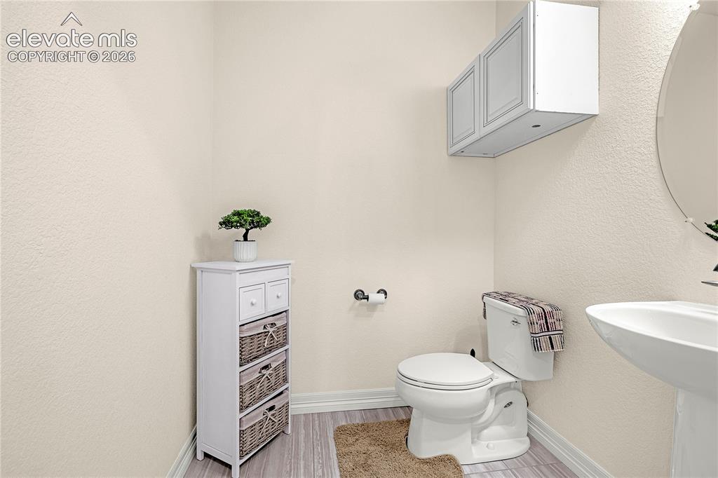Image 20 of 24: Bathroom