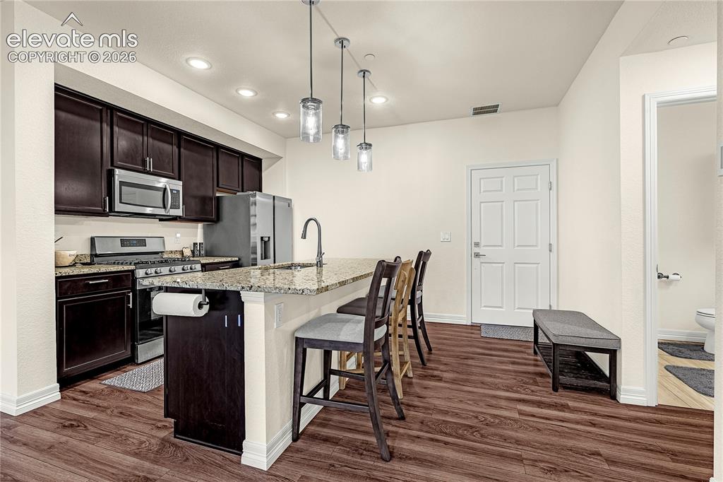Image 7 of 24: Kitchen