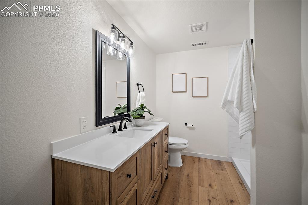 Image 29 of 46: Bathroom