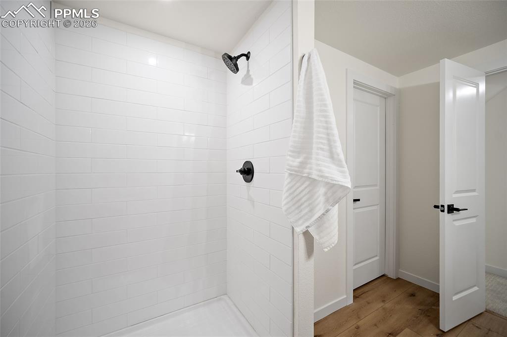 Image 30 of 46: Bathroom