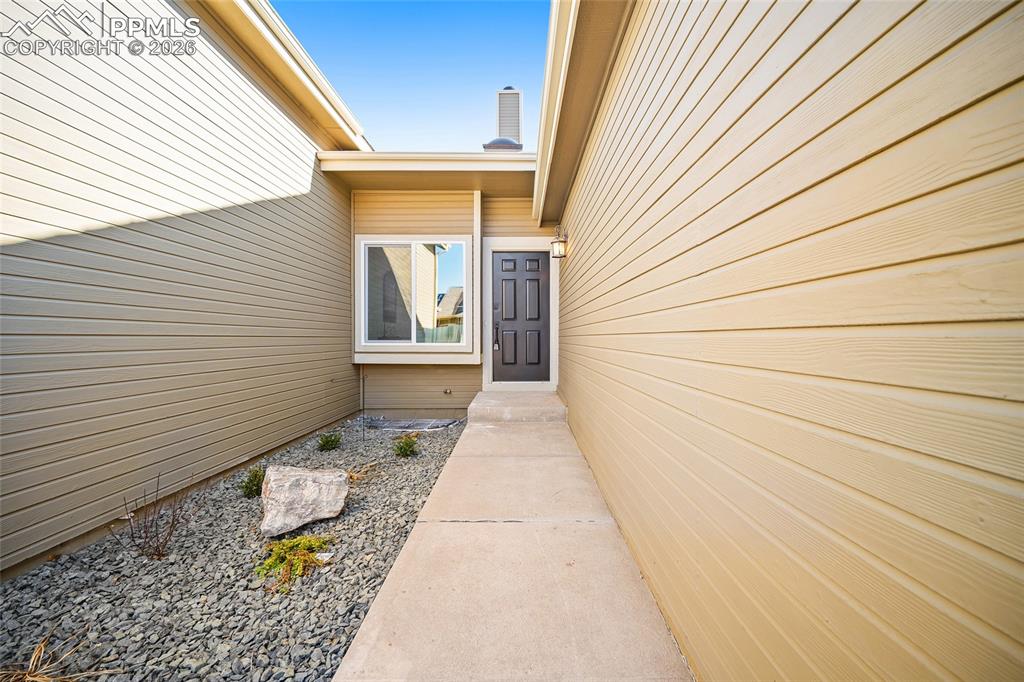 Image 38 of 46: Entry