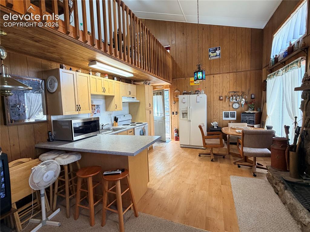 Image 22 of 26: Kitchen