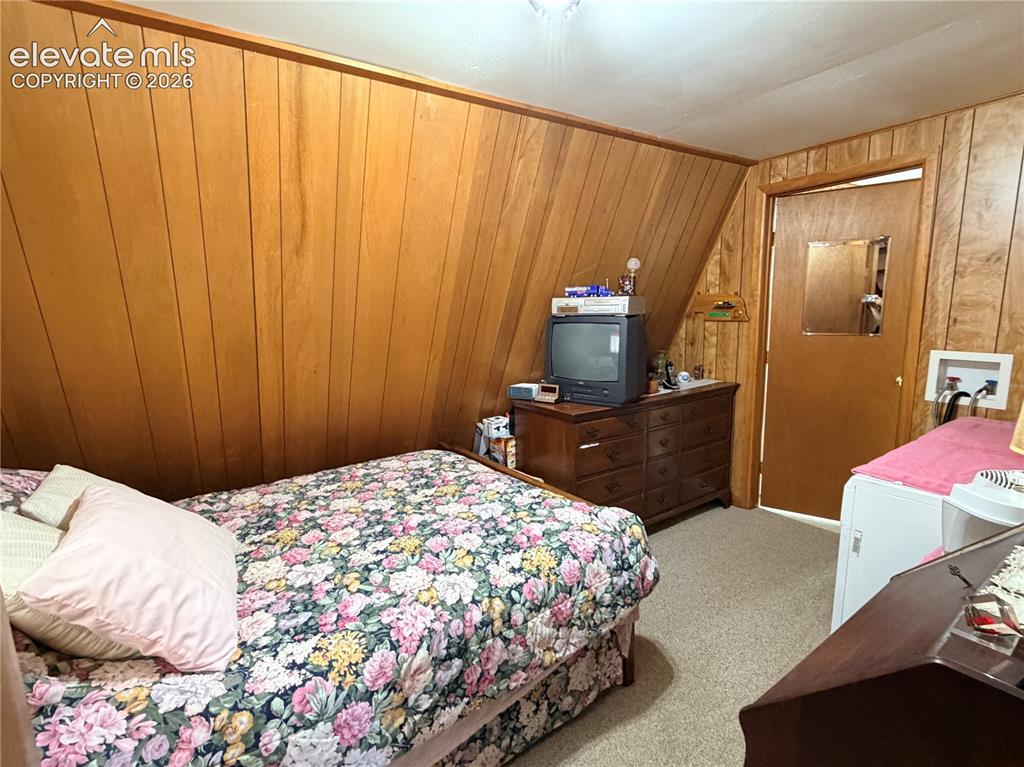 Image 24 of 26: Bedroom