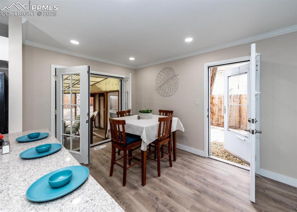 Image 11 of 35: Dining Area