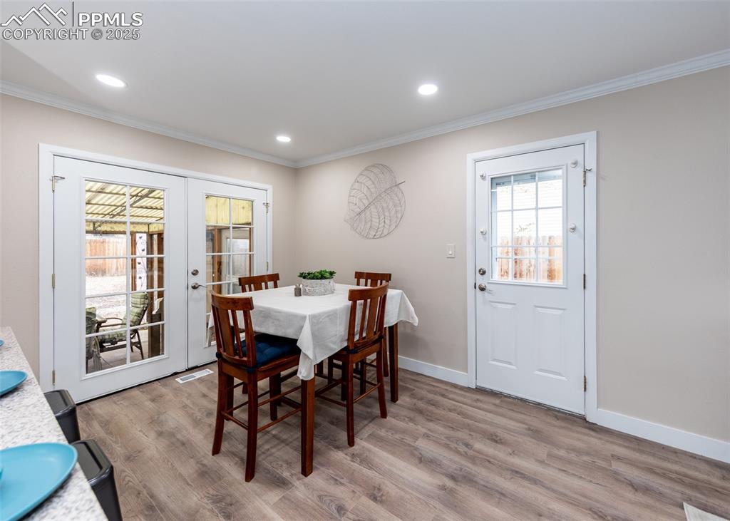 Image 12 of 35: Dining Area