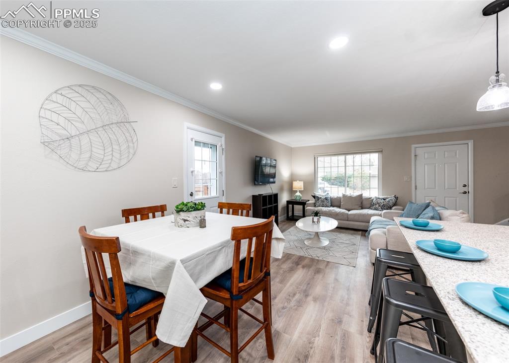 Image 13 of 35: Dining Area