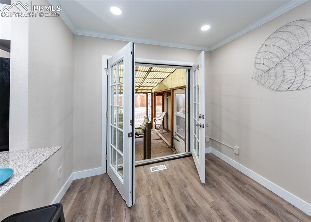 Image 14 of 35: Entry