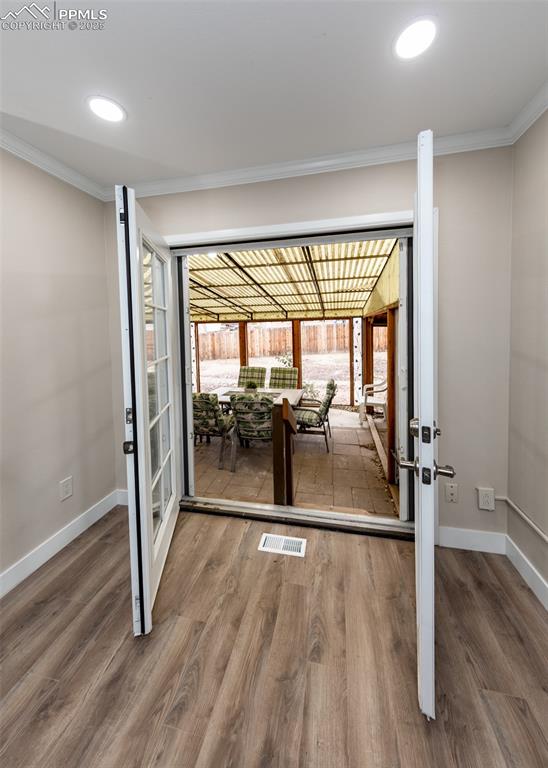 Image 15 of 35: Entry