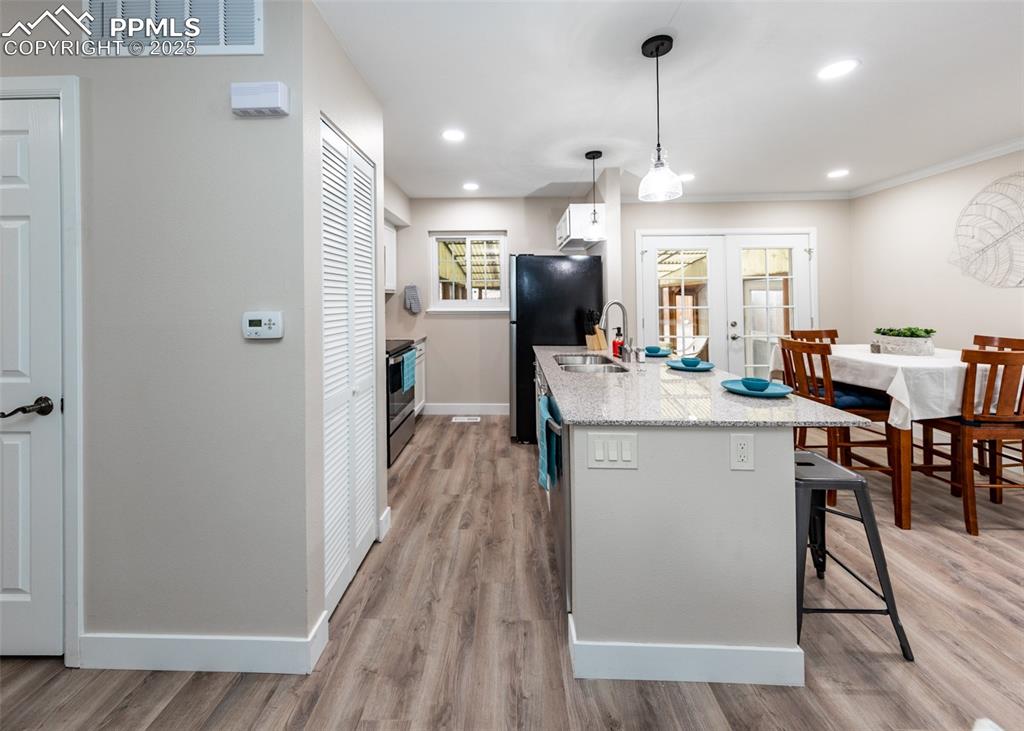 Image 16 of 35: Kitchen