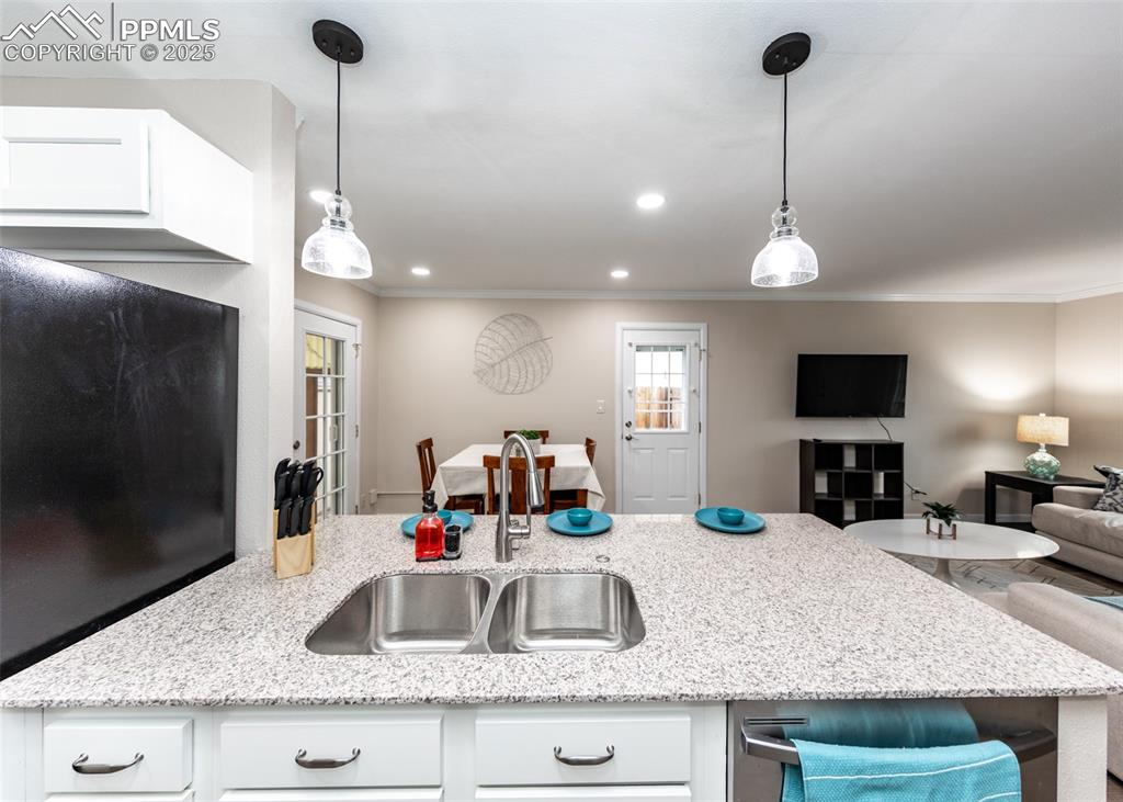 Image 21 of 35: Kitchen