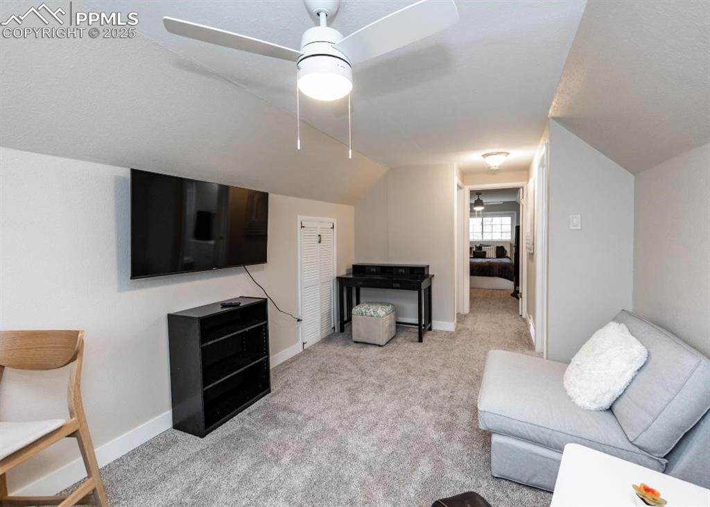 Image 28 of 35: Living Room