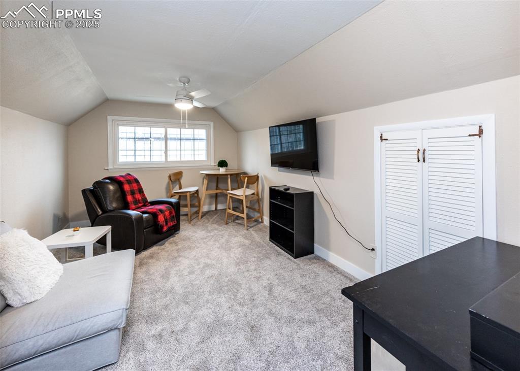 Image 29 of 35: Living Room