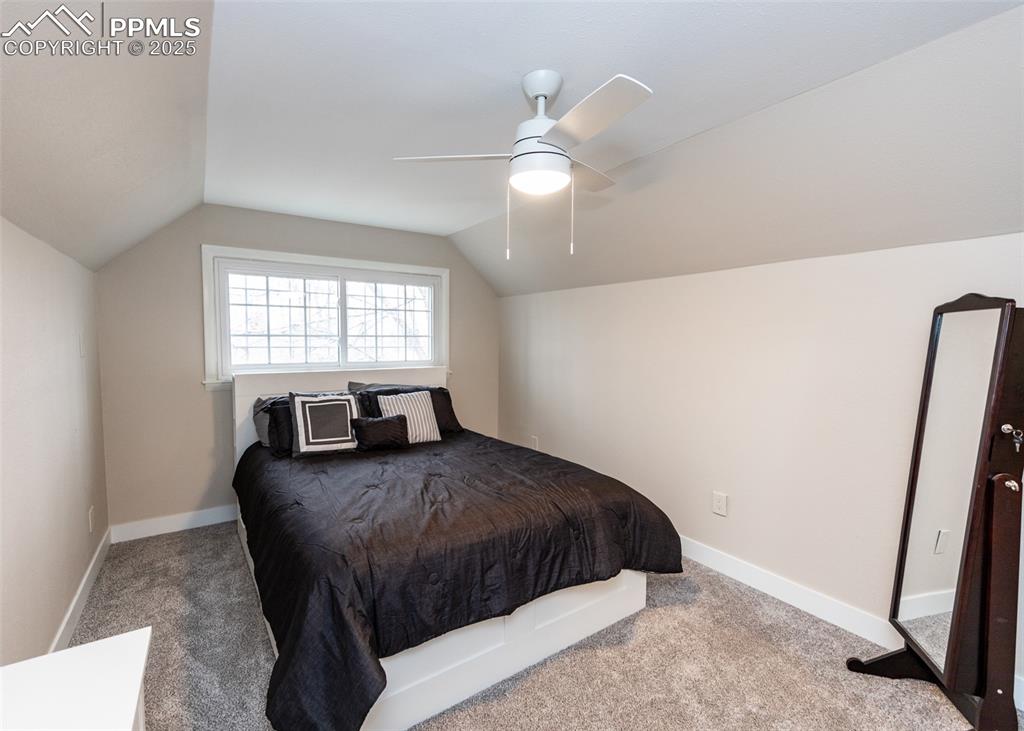 Image 31 of 35: Bedroom