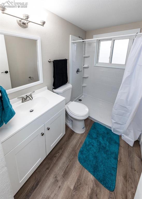 Image 35 of 35: Bathroom