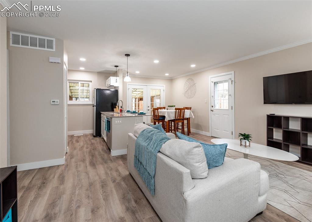 Image 5 of 35: Living Room